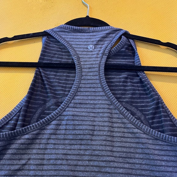 NWOT Grey Striped Lululemon Tank - Picture 3 of 4